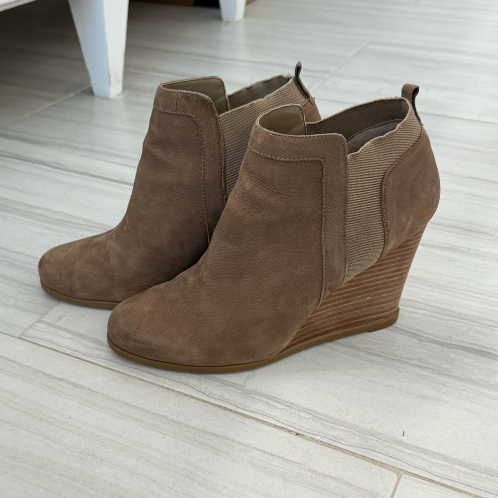 Crown Vintage, Leather Wedge Bootie, Size 9.5
Light Brown